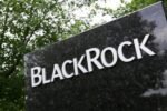 Крупнейший в мире управляющий активами BlackRock «балуется» биткоинами